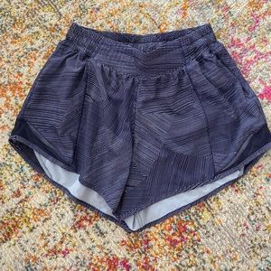 lululemon hotty hot short long size 6- fit like 4